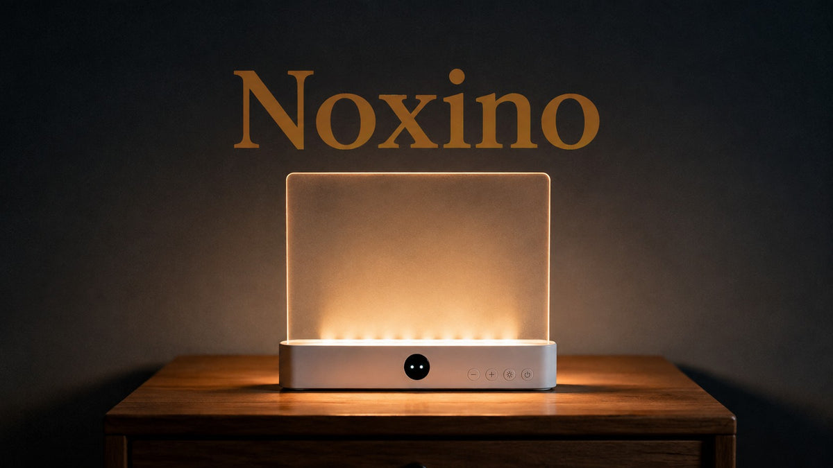 Lampka Noxino Biel Księżycowa na nocnej szafce
